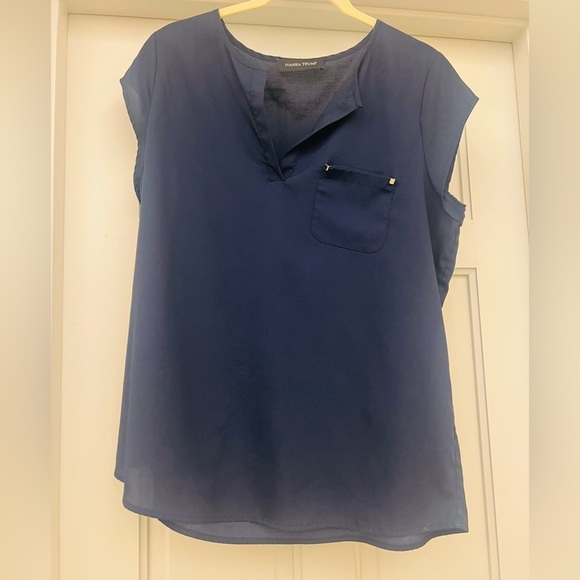Navy short sleeve blouse with no size but fits like a medium - Picture 1 of 2